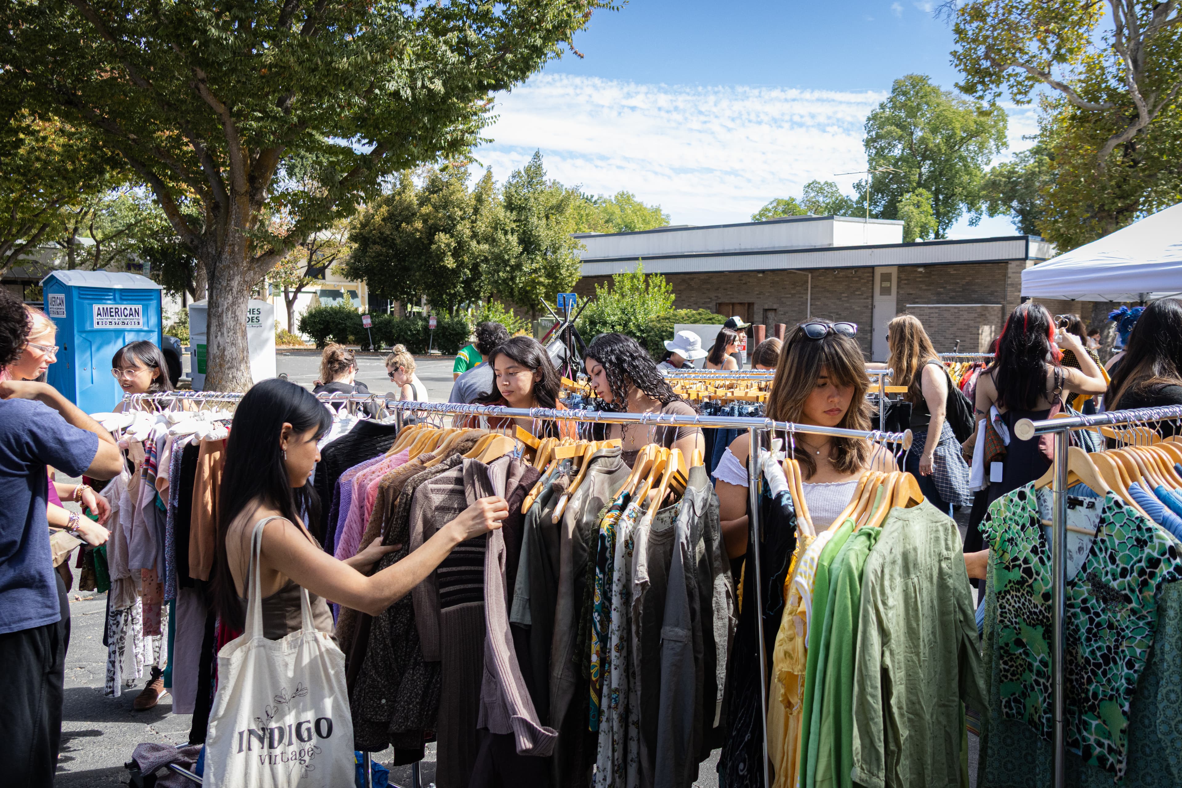 Students shop for clothes during Day in Downtown in Davis, Calif. on Sept. 27, 2026. (Jenna Lee / Aggie)