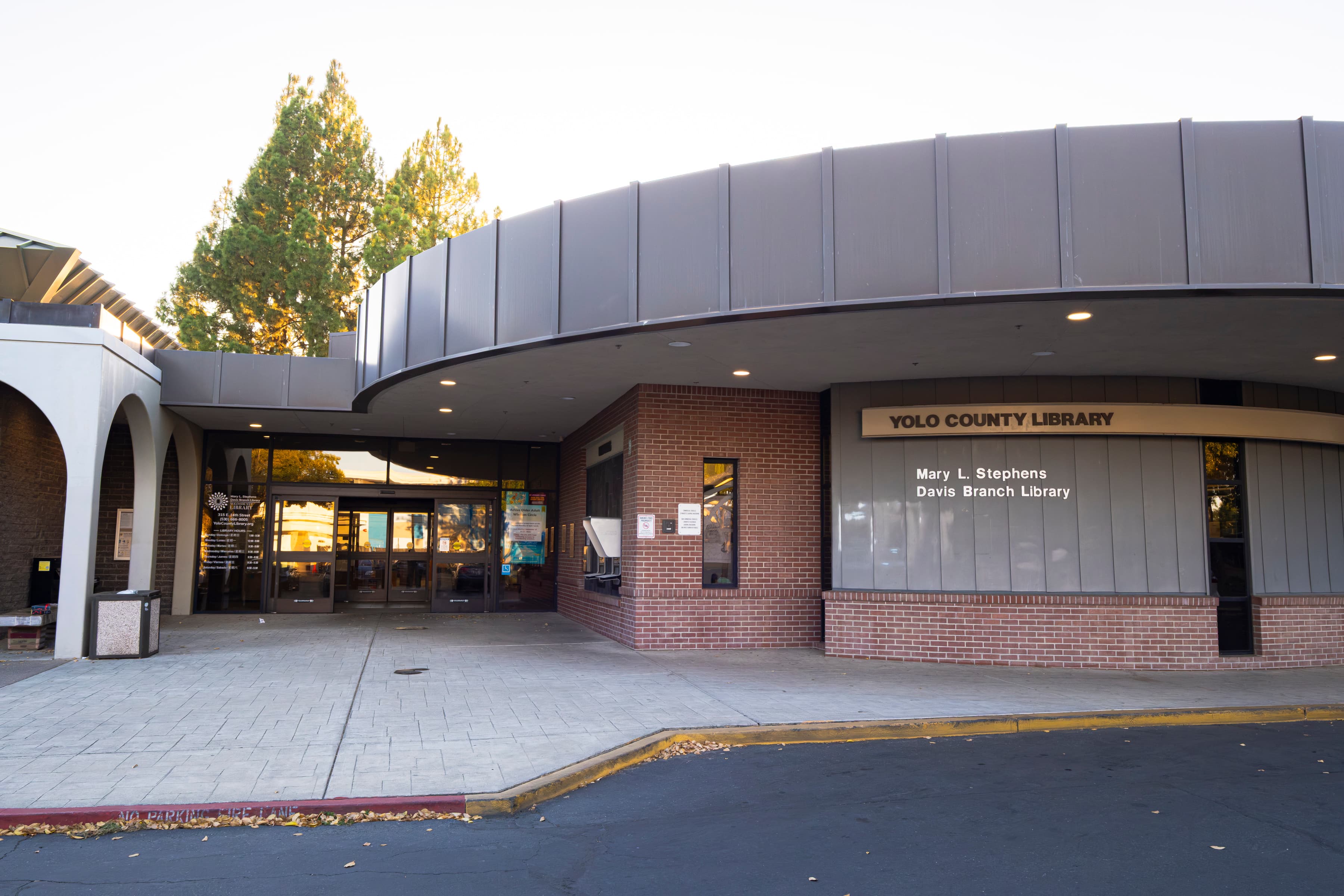 Front entrance of the Mary L. Stephens Library in Davis, Calif. (Grant Judkins / Aggie)